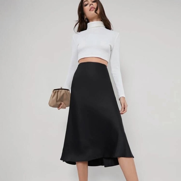 Dresses & Skirts - Elegant Satin midi skirt zipper closure black